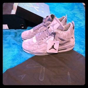Air Jordan retro 4 Kaws size 12